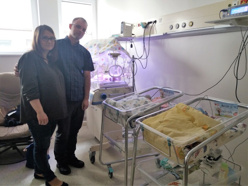 Łucja, Jakub i Julian urodzili się w 34 tygodniu ciąży i ważyli razem 6930 g Tak dużych dzieci z porodu trojaczego lekarze w nie pamiętają 