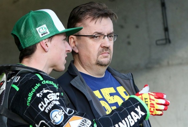 Paweł Przedpełski i Jacek Gajewski szukają przyczyn słabych startów juniora.