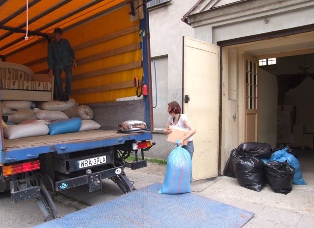 Część darów mieszkańcy regionu radomskiego już wysłali dla poszkodowanych w wyniku powodzi w Radwanie, w gminie Szczucin. W sobotę pojadą kolejne.