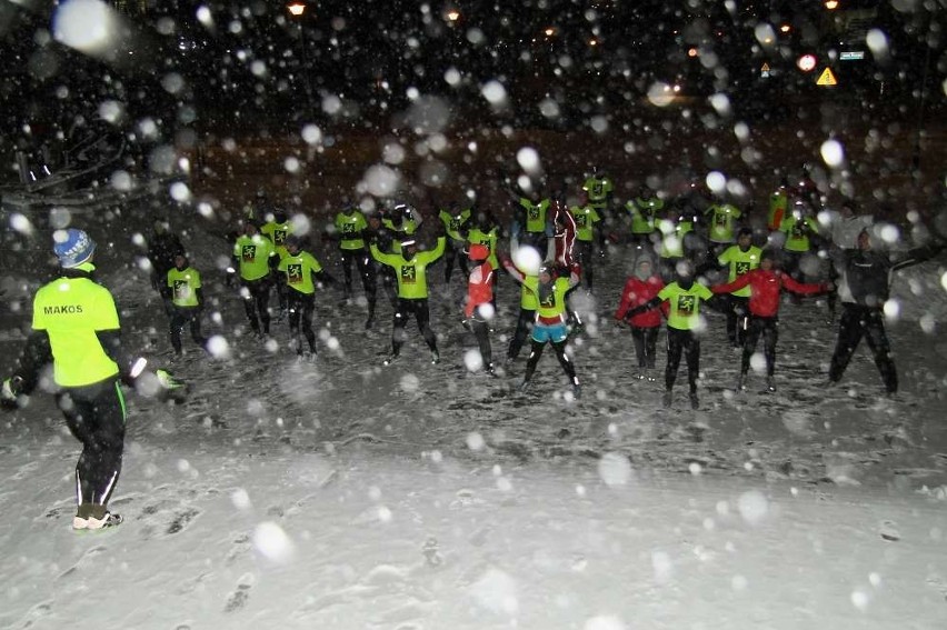 Nocne biegi w Poznaniu: Night Runners podbijają Cytadelę i Maltę [ZDJĘCIA]