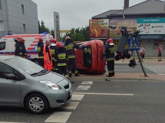 Wypadek na Hetmańskiej. Na skrzyżowaniu. Zderzenie trzech...