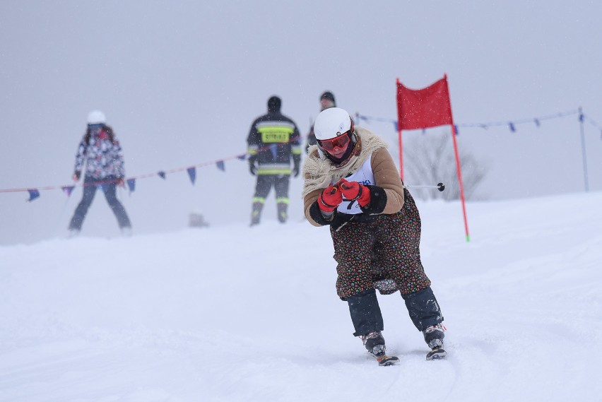 Witów: Górale jeździli na nartach w regionalnych strojach [GALERIA]