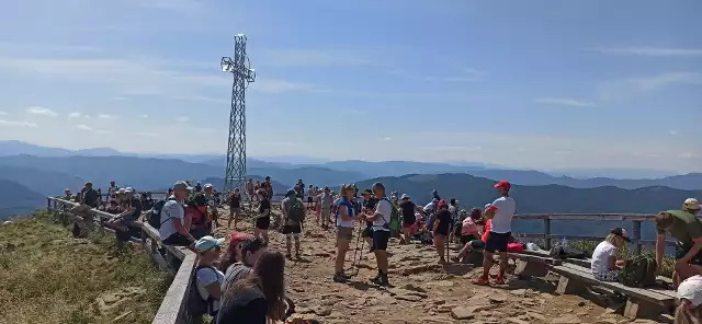 Tarnica (1346 m) to największy szczyt polskich Bieszczadów. W piątek 13 sierpnia turystów z całej Polski przywitała w Bieszczadach fantastyczna pogoda. Zobaczcie zdjęcia z Wołosatego i Tarnicy.