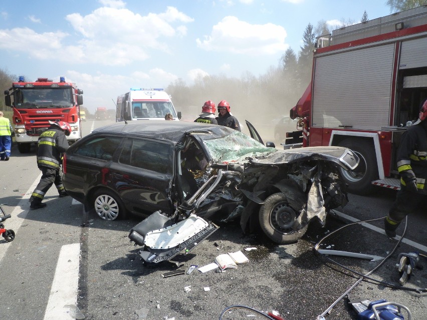 Wypadek na A4 w Mysłowicach. Dwie osoby są ranne. Autostrada w kierunku Katowic zamknięta