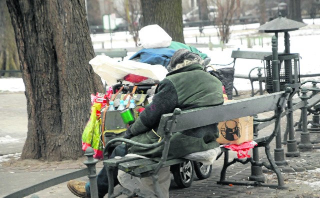 Kraków oferuje bezdomnym zimą nie tylko noclegownie, ale także ciepłe posiłki i odzież