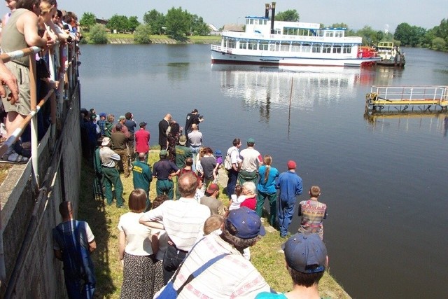 Ten statek jest dowodem bardzo dobrej współpracy pomiędzy Polakami i Niemcami - powiedziała Angela Hubner, matka chrzestna River Star.