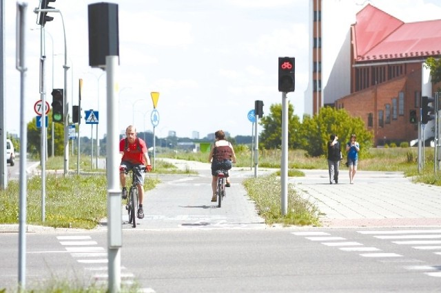 Zielone światło dla rowerzystów pali się o wiele krócej niż dla pieszych. Po naszej interwencji ta sytuacja ma się zmienić.