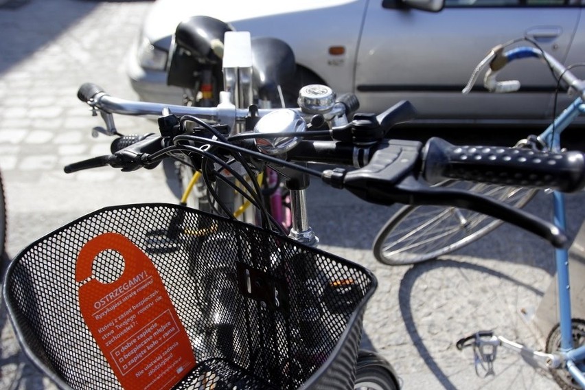 Kolejna akcja Skradzionych Bicykli. Tym razem o przypinaniu rowerów (FOTO)