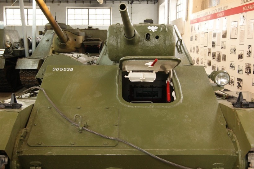 T-70 z orłem piastowskim stosowanym w czasie wojny i w...