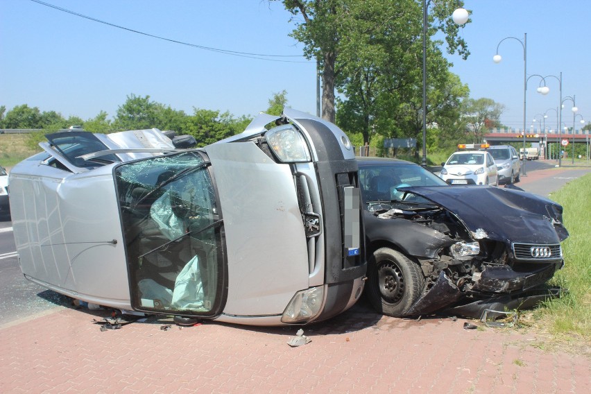 Groźny wypadek w Rzgowie. Pięć osób w szpitalu