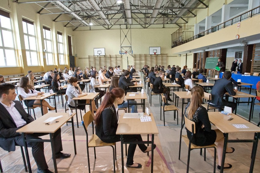 Matura 2015: w czwartek egzamin zdają poloniści i biolodzy 