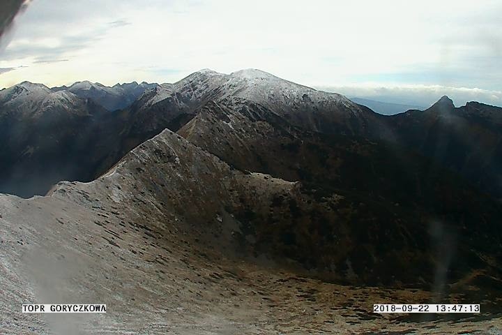 Tatry. Wysoko w górach spadł pierwszy śnieg [ZDJĘCIA]