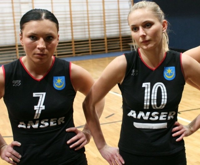 Siatkarki Anser-Siarki Tarnobrzeg (od lewej Anna Surowiec oraz Honorata Jabłońska-Żak), po minionym sezonie czują się oszukane i są rozgoryczone