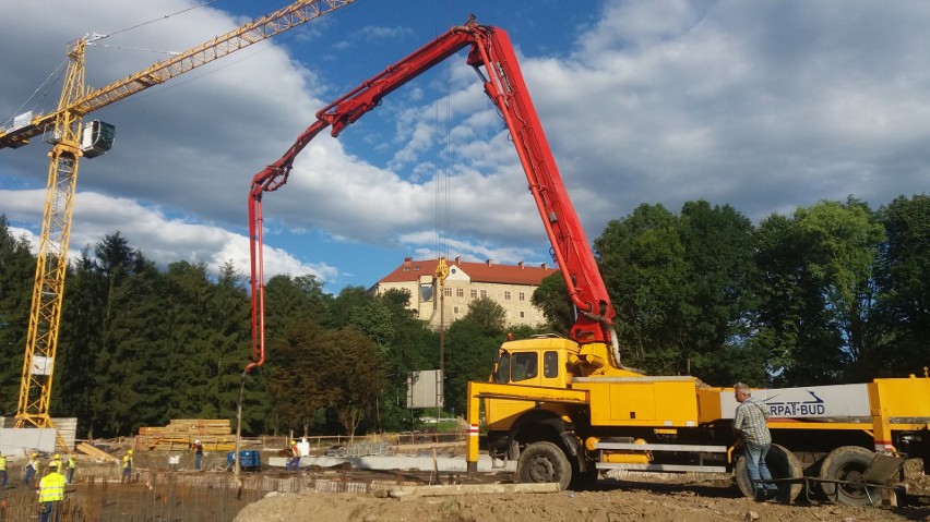 W Sanoku powstają baseny. Plac budowy ma 2 hektary 