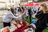 Obchody Światowego Dnia Walki z Głodem w Bydgoszczy. Pomoc PCK popłynęła do potrzebujących [zdjęcia]