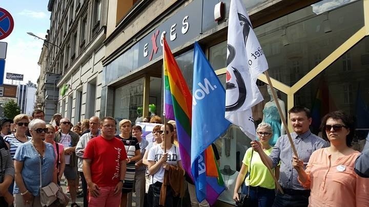 Pikieta i demonstracja przeciwko zmianom w sądownictwie...