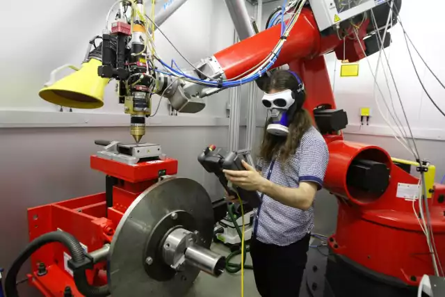 Laboratorium na Wydziale Mechanicznym. Tutaj studenci inżynierii produkcji poznają realia przemysłu