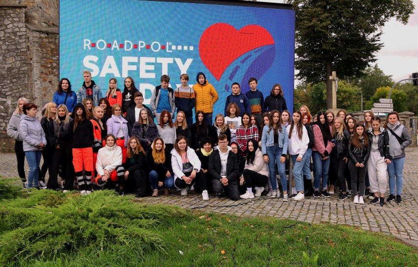 Młodzi ratownicy z Ożarowa na Road Safety Days. Najważniejsza jest praktyka (ZDJĘCIA)