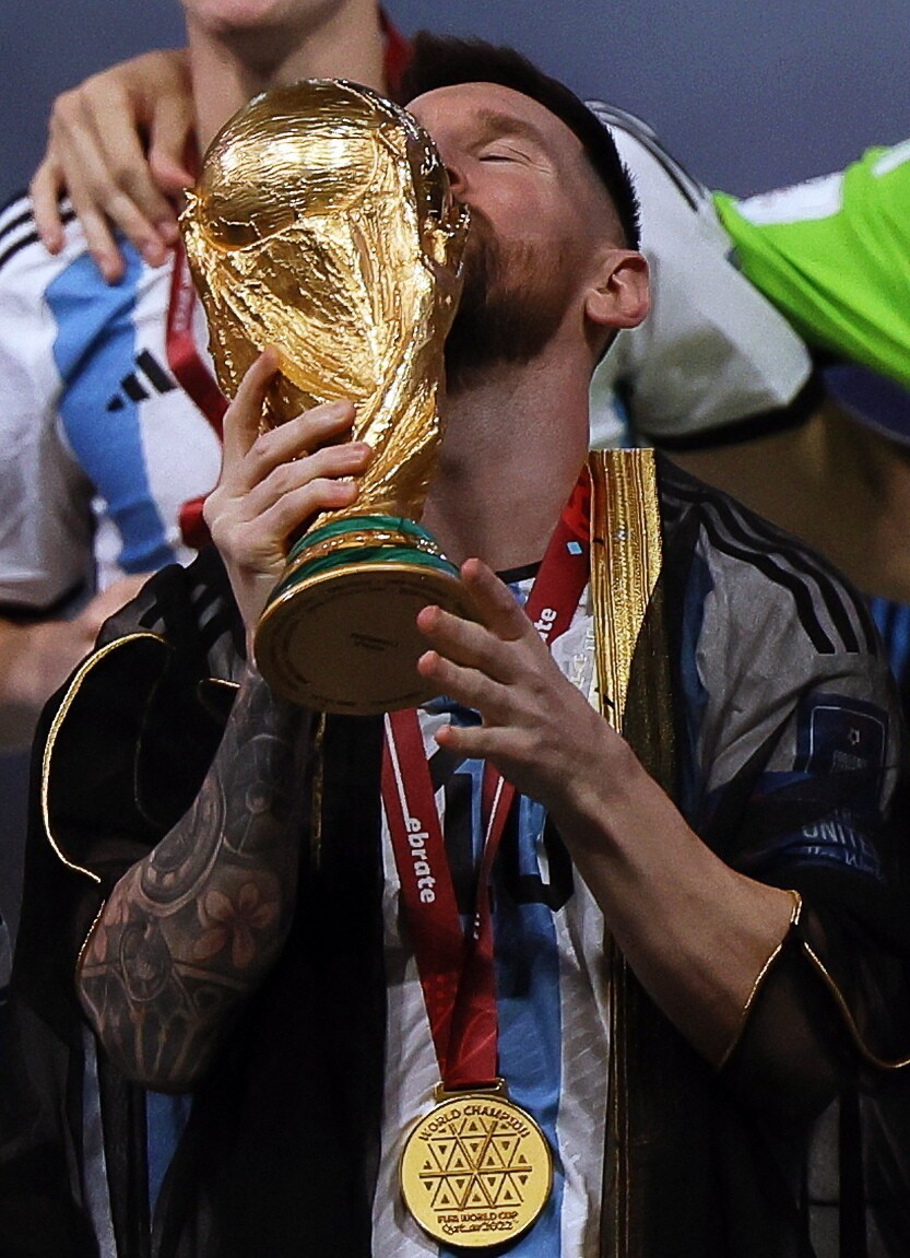 W czym świętował złoto Messi? To... arabski płaszcz....