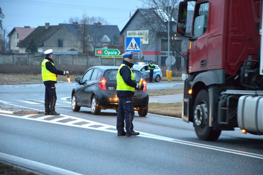 Akcja "Trzeźwy poranek" na kluczborskich drogach. Policjanci skontrolowali ponad 1000 kierowców