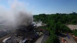 100 strażaków walczyło z pożarem hali z Chorzowie. Ewakuowano 162 osoby