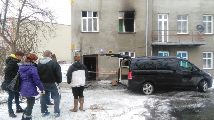 Pożar w Będzinie przy Browarnej. Jedna osoba nie żyje [ZDJĘCIA + WIDEO]