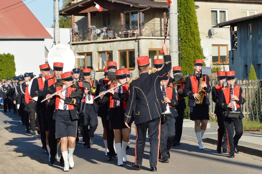 Strażacy z Czarnej Dabrówki ochotnicy mają swój sztandar