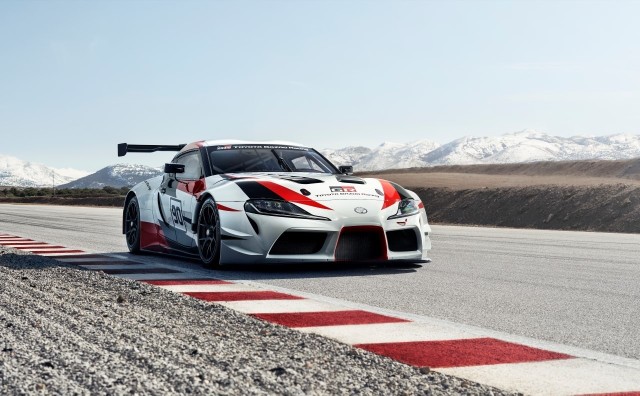 Toyota GR Supra Racing Toyota GR Supra Racing Concept to kompaktowy, dwudrzwiowy samochód z napędem na tylną oś i silnikiem z przodu, zbudowany z zaawansowanych, lekkich materiałów.Fot. Toyota