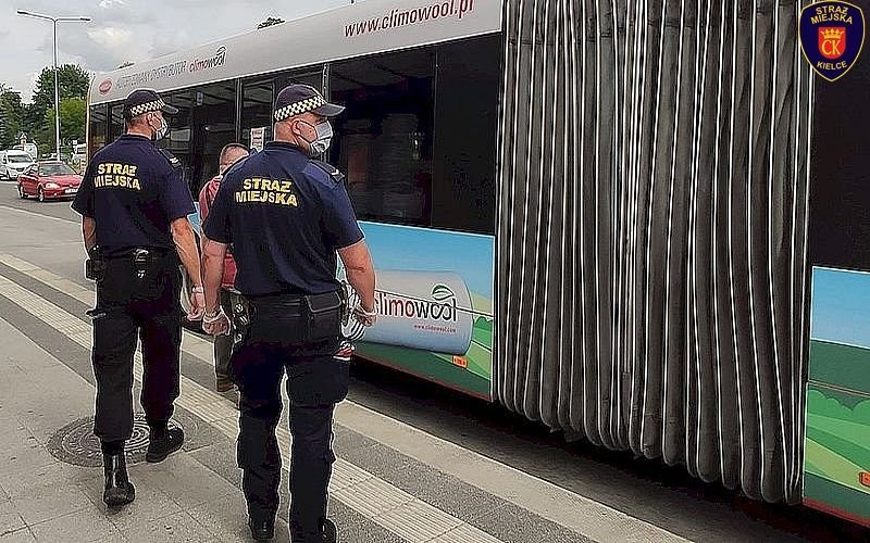 Koniec z pasażerami bez maseczek w autobusach w Kielcach. Od poniedziałku będą mandaty! [ZDJĘCIA]