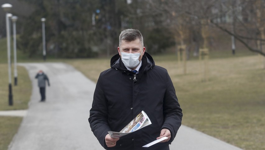 Marcin Warchoł rozdawał sadzonki drzew na rzeszowskich...