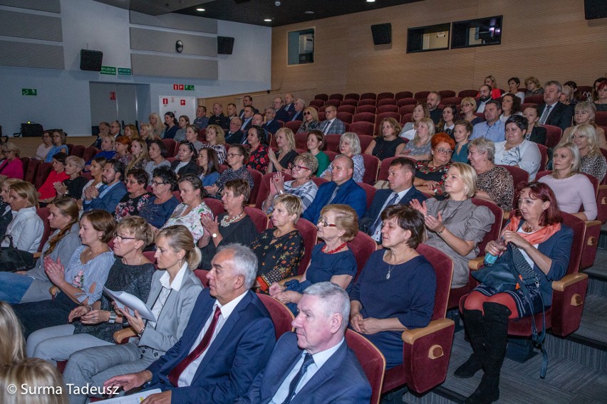 "Wszyscy dostaliśmy odłamkami" - o reformie edukacji i strajku nauczycieli. Obchody Dnia Edukacji Narodowej w Stargardzie [ZDJĘCIA]