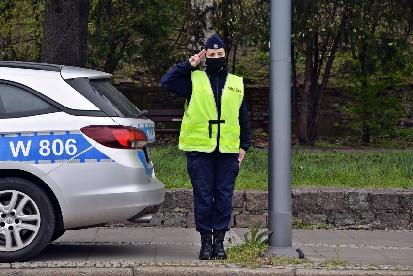 Stargardzcy policjanci, strażacy i ratownicy z pogotowia oddali hołd zastrzelonemu na służbie asp. Michałowi Kędzierskiemu z Raciborza