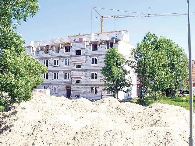 Budowa budynku TBS przy ul. Piłsudskiego w Białogardzie.Firma Selfa z Koszalina jest generalnym wykonawcą budowy nowego obiektu BTBS. Mieszkania mają być oddane do użytku w grudniu tego roku.
