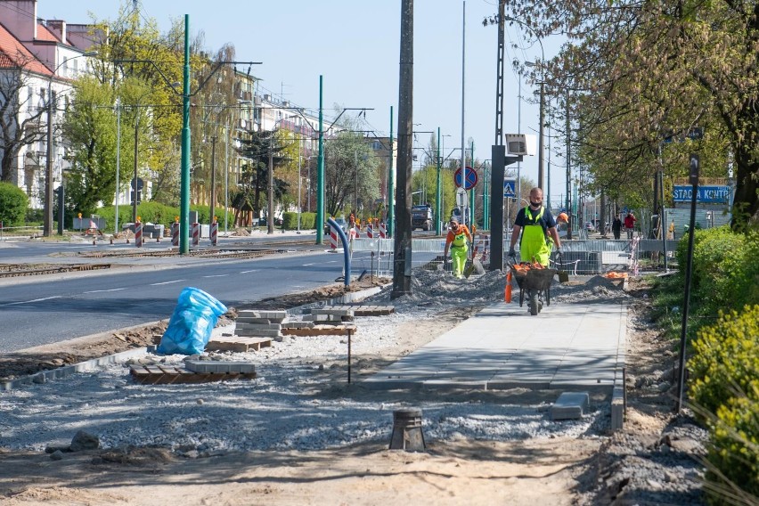 Obecnie budowany jest odcinek drogi rowerowej dochodzący do...