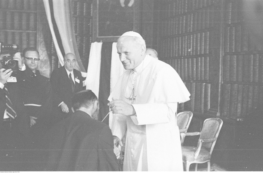 Rocznica śmierci Jana Pawła II. Archiwalne zdjęcia papieża