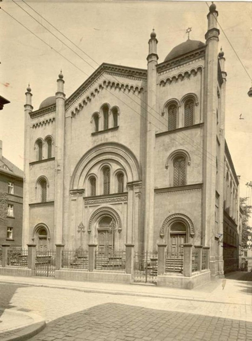 Widok synagogi od strony dzisiejszego placu Inwalidów