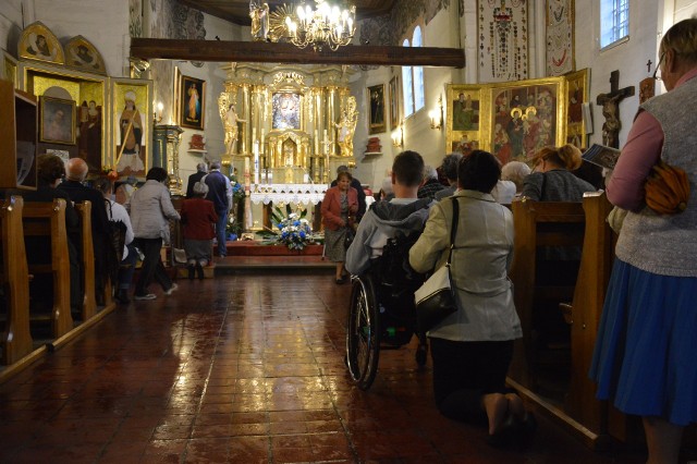 Do tarnowskich kościołów w czasie pandemii chodziło zdecydowanie mniej wiernych. Mimo zniesionych ograniczeń nie wszyscy wrócili do regularnego udziału w niedzielnych mszach św.