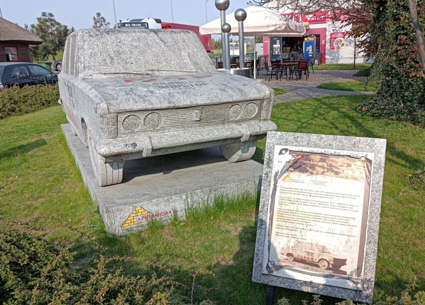 Pomnik dużego fiata w Kątach Wrocławskich