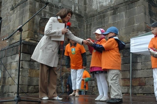 Dni Nysy 2009 - barwny korowód rozpocząl tegoroczne świeto...