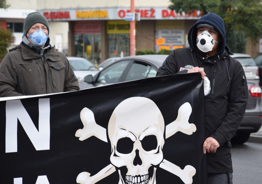 Blisko pół tysiąca osób protestowało w Kędzierzynie-Koźlu. Mieszkańcy sprzeciwiali się emisji benzenu do atmosfery [WIDEO, ZDJĘCIA]