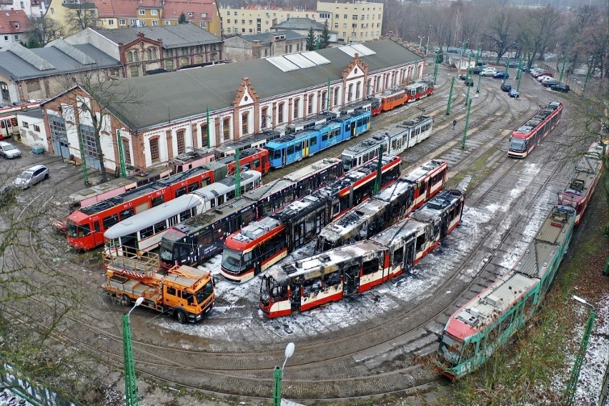 Pożar w zajezdni tramwajowej w Gdańsku Nowym Porcie! Nowe zdjęcia z drona