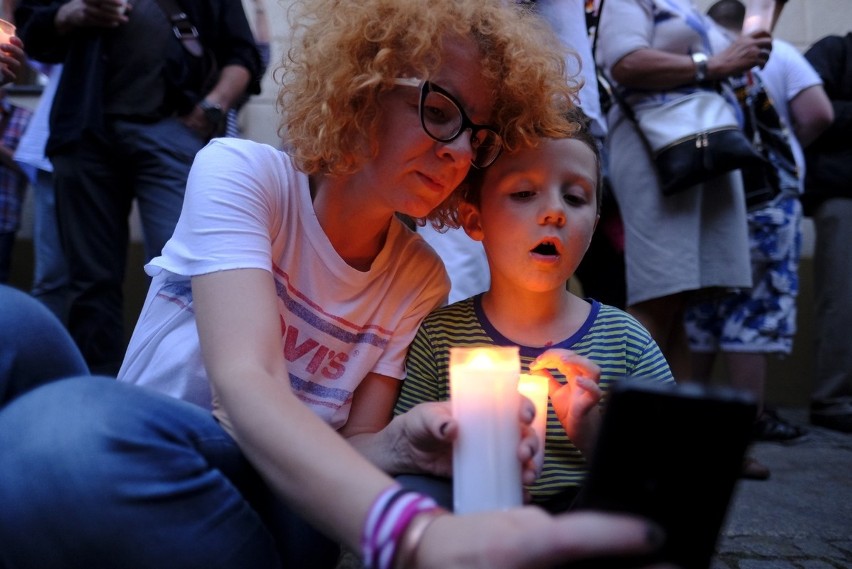 Toruń. Protest po uchwaleniu ustawy o Sądzie Najwyższym...