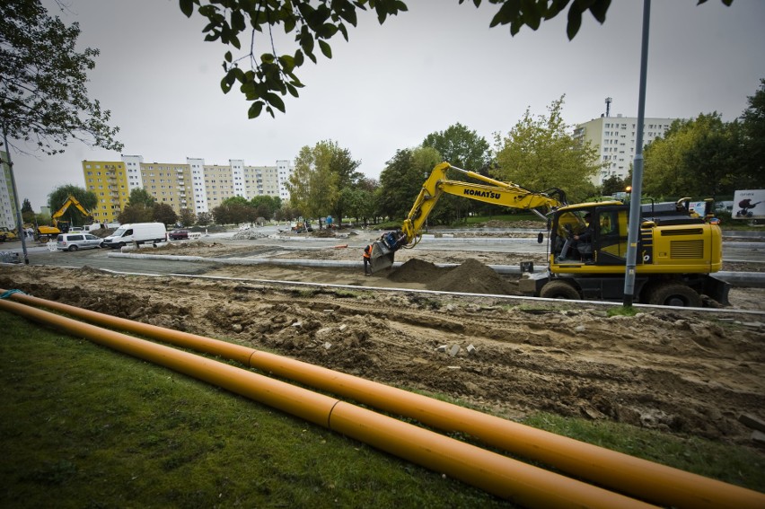 Trwa przebudowa ronda Jana Pawła II/Śniadeckich w Koszalinie. Są niespodzianki