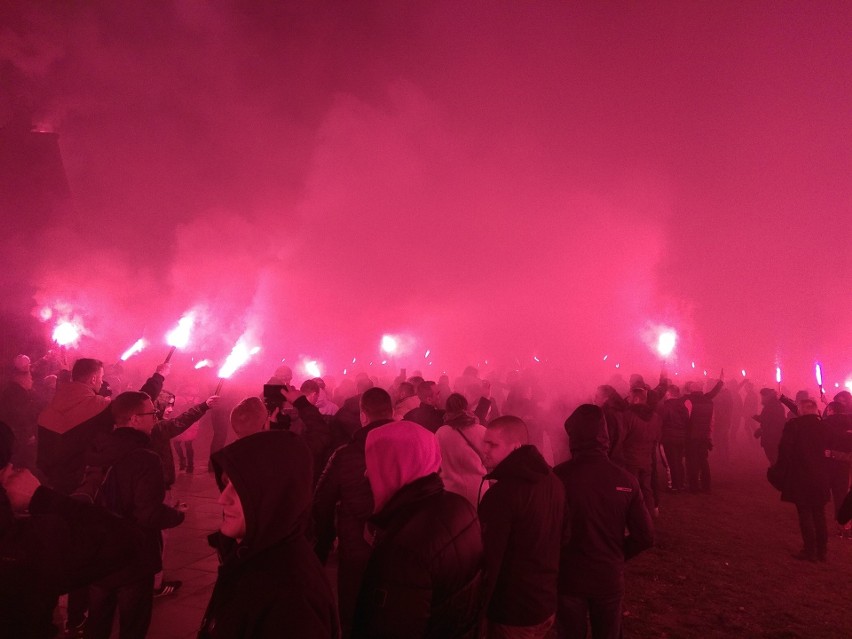 Prawie 4 tysiące osób uczestniczyło w XII Pielgrzymce Kibiców na Jasną Górę. Byli też fani świętokrzyskich klubów [ZDJĘCIA, WIDEO]