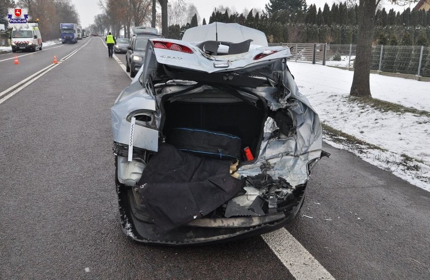 Wypadek w Wólce Orłowskiej. Na DK17 zderzyły się dwie ciężarówki i osobówka