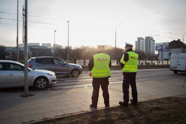 Mandatami zostali ukarani piesi i kierujący.