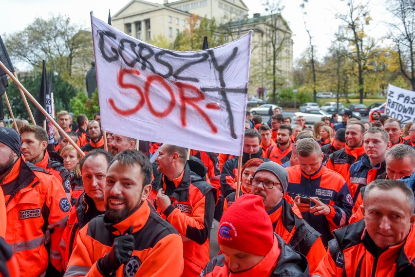 Podczas protestów w czerwcu ubiegłego roku, ratownicy...