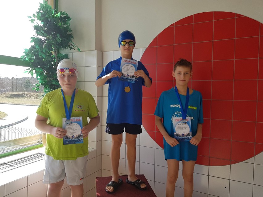 Mistrzostwa Okręgu Podkarpackiego Dzieci, 10-11 lat z udziałem pływaków Uczniowskiego Klubu Sportowego Delfin Tarnobrzeg (ZDJĘCIA)