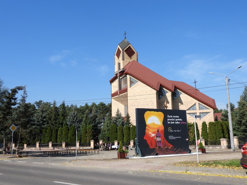 Mural w Małkini Górnej odsłonięty, 3.10.2021. Upamiętnia beatyfikację kardynała Stefana Wyszyńskiego. Zdjęcia