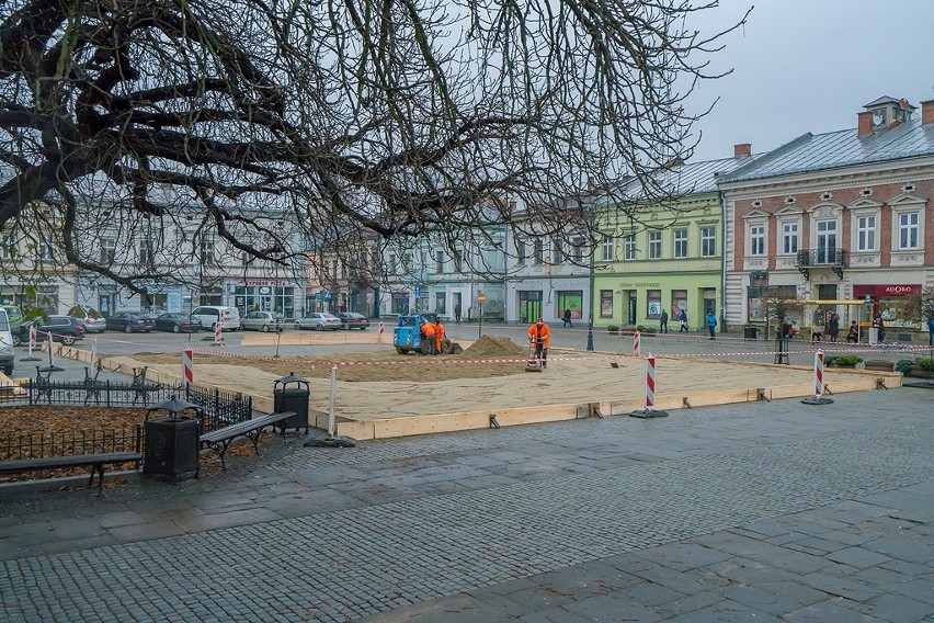 Nowy Sącz. Szykują lodowisko na Mikołajki